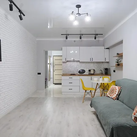 One Bedroom Apartment Next To Arbat In Almaty Exterior photo